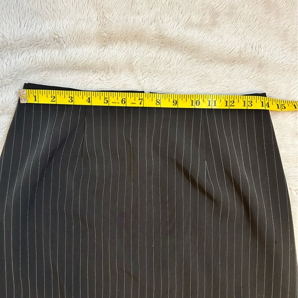 K.C. Spencer New York | Black Pinstriped Pencil Skirt, pleated bottom Size 8 - Picture 6 of 8